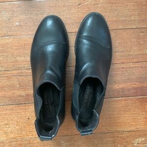 Black leather Chelsea boots